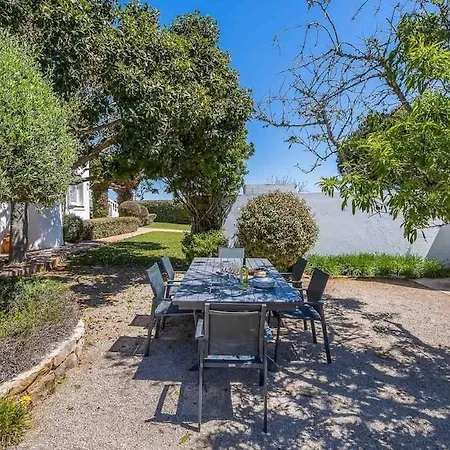 빌라 Private With Beautiful Gardens